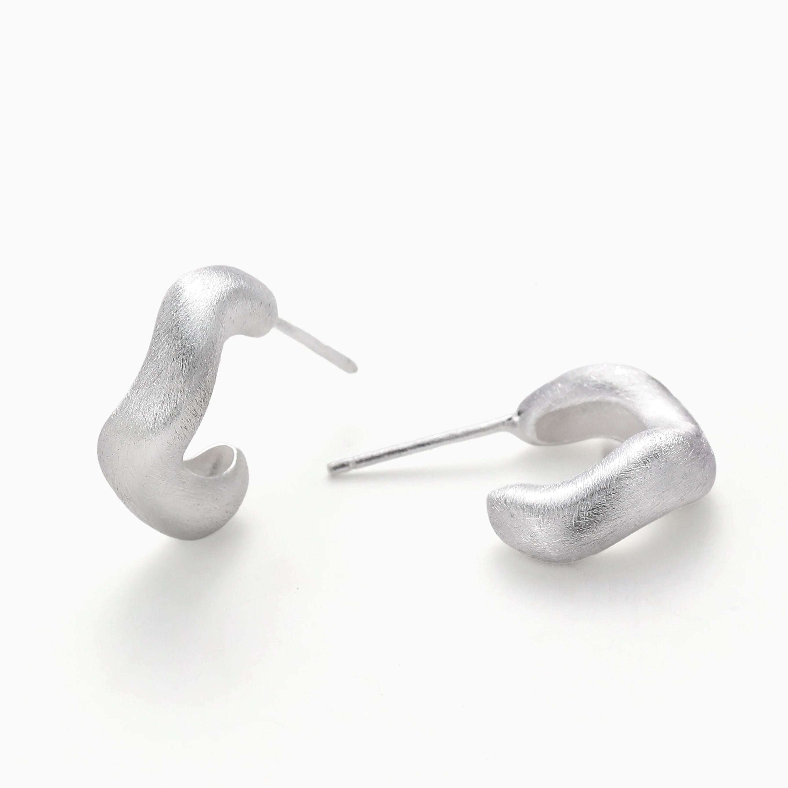 FORM STUDY BRUSHED SWAGGY MACARONI HOOP EARRINGS