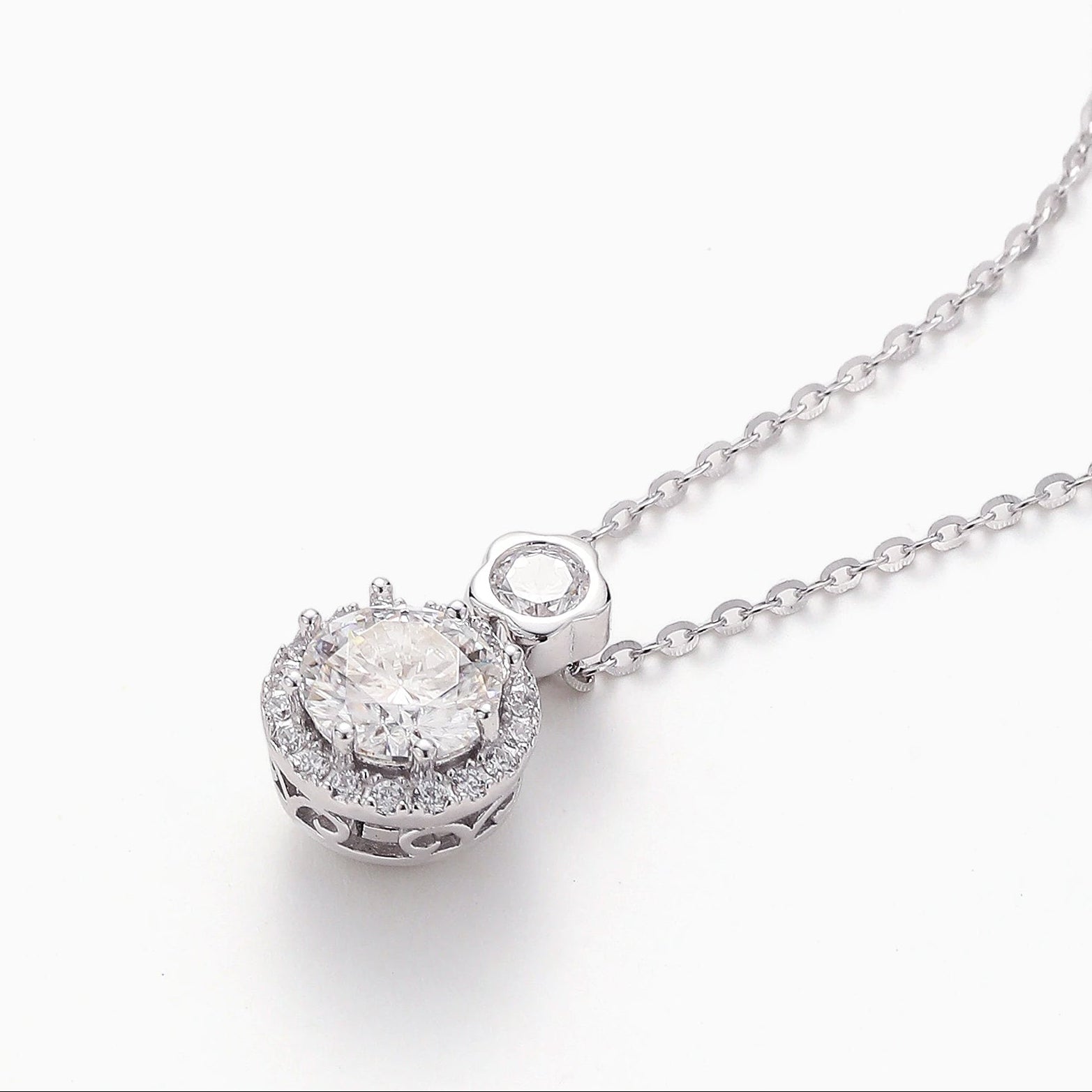FLOWER BAIL BRILLIANT CUT MOISSANITE PENDANT