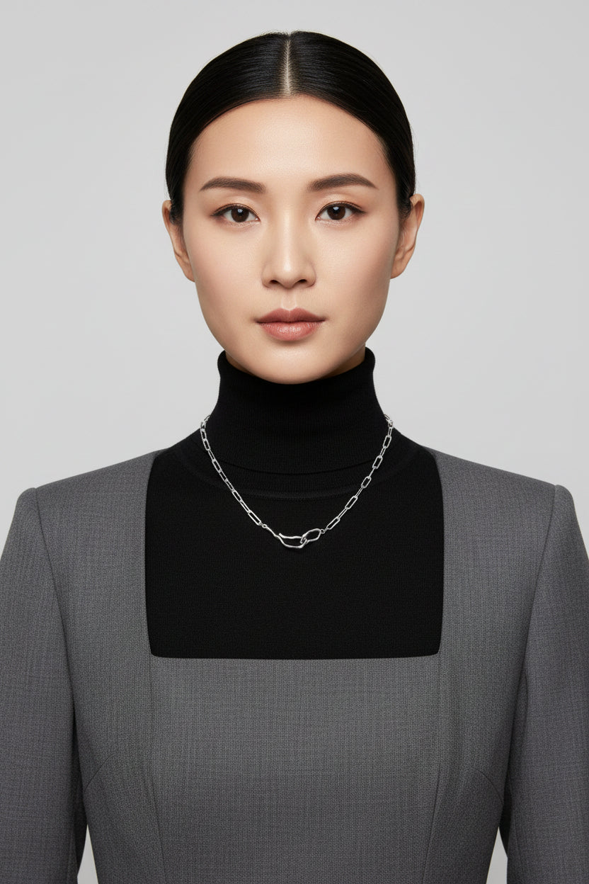 THE BASIC S925 STERLING SILVER HAND SHAKE PAPERCLIP NECKLACE