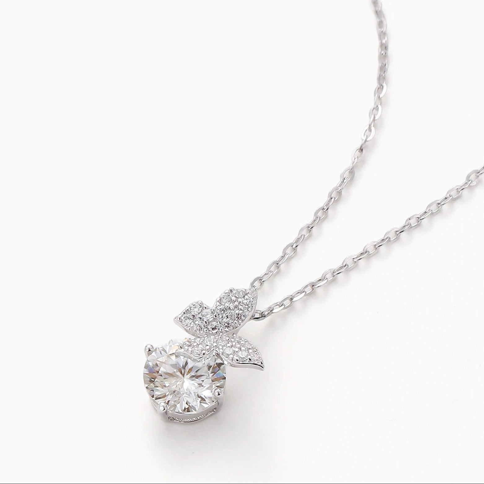 BUTTERFLY IN FLIGHT MOISSANITE PENDANT CHAIN