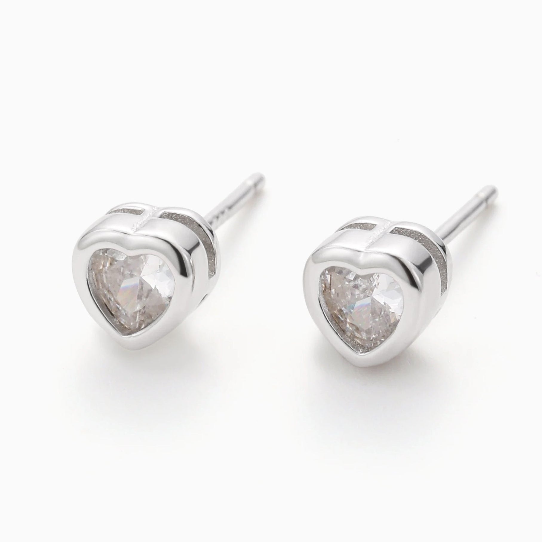 SIMPLE HEART STERLING SILVER STUDS