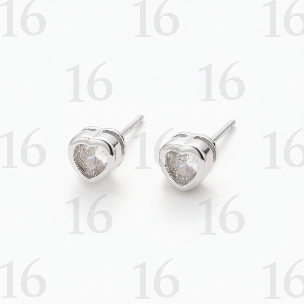SIMPLE HEART STERLING SILVER STUDS