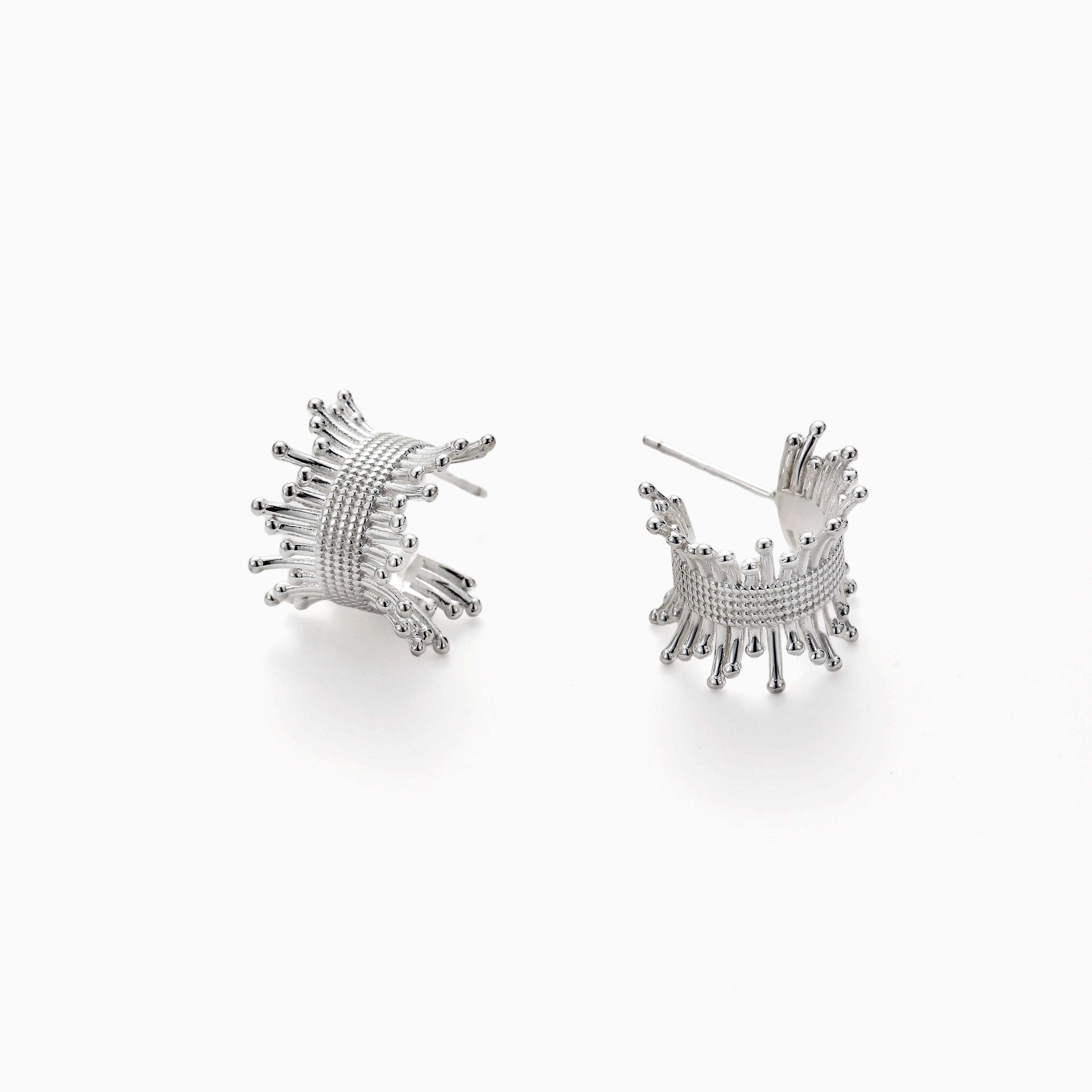 MINI RUFFLE HOOPS FORM STUDY EARRINGS